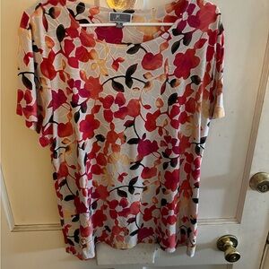 JM Collection Multicolor Floral Short Sleeve Top